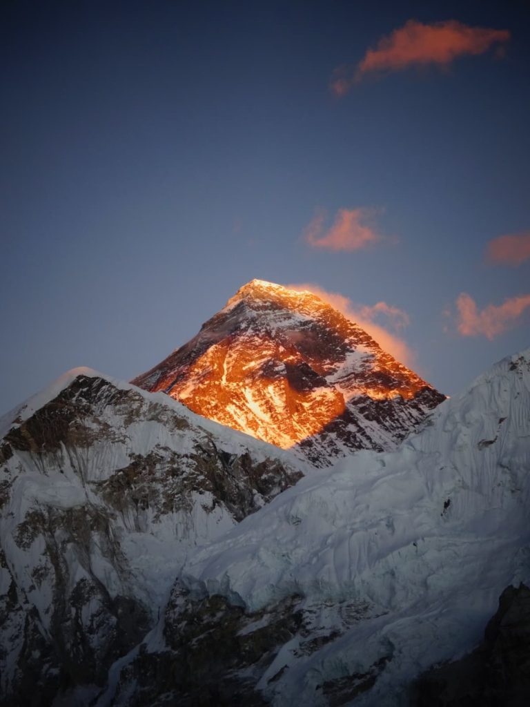 Randonnée alpine en montagne dans l'Himalaya